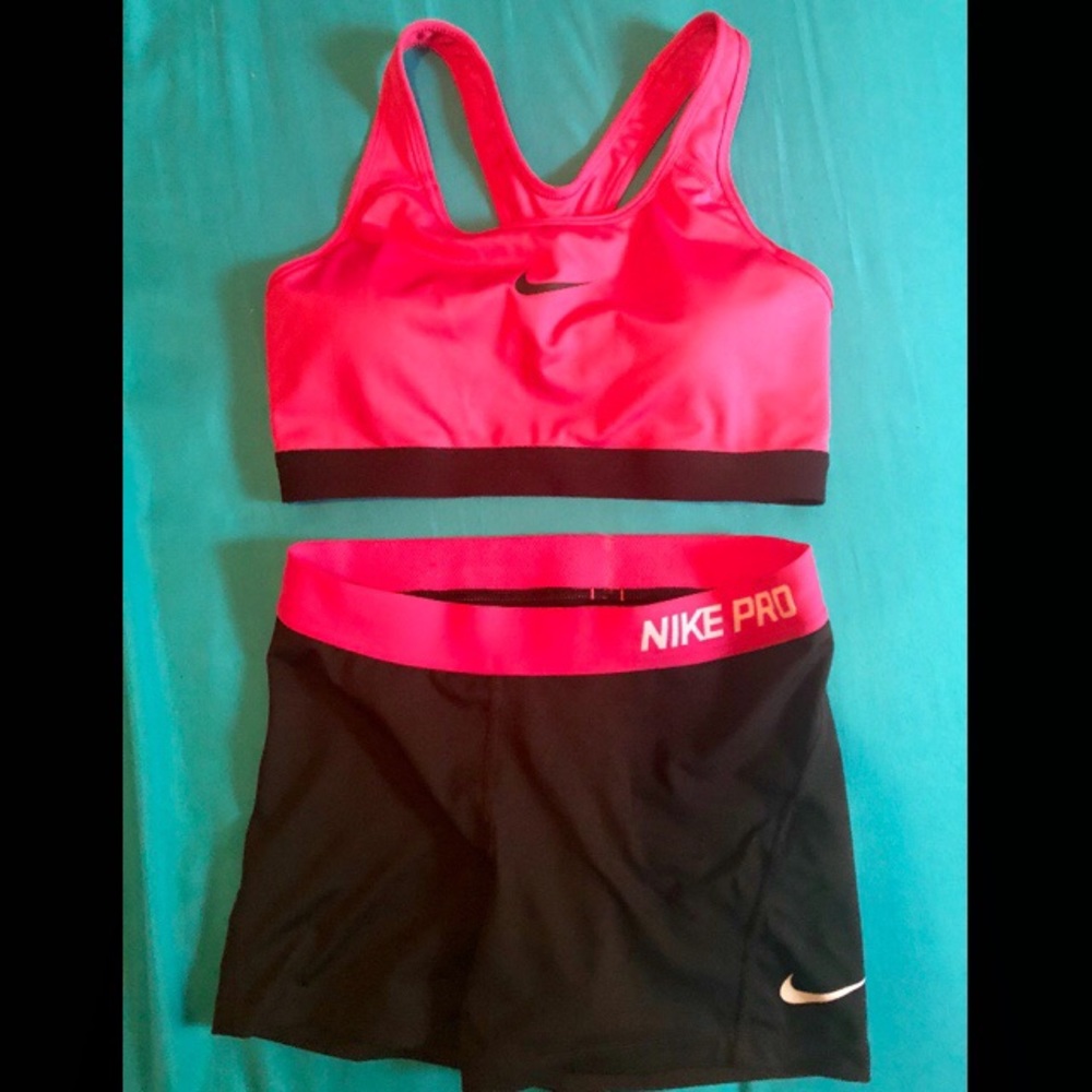 Nike workout outfit size medium